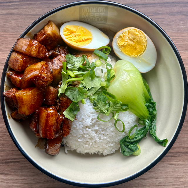 Braised Pork Rice (卤肉饭)