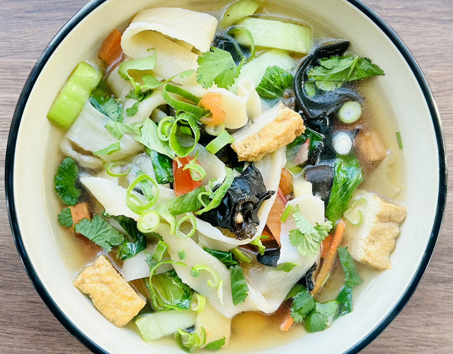 Vegan Noodle Soup (素食汤面)