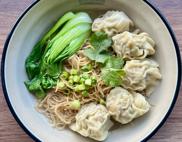 Wonton Noodle Soup (云吞汤面)