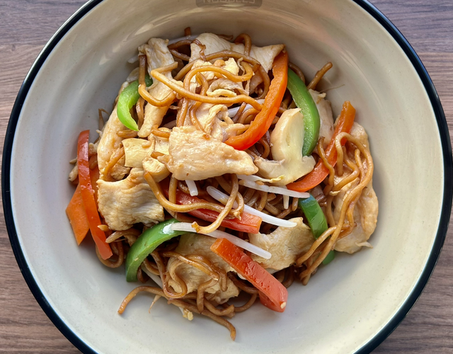 Chao Mian Chicken (鸡肉炒面)